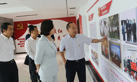 新港集團(tuán)紅領(lǐng)書記派駐單位——市城管局黨組書記、局長(zhǎng)徐立娟一行調(diào)研座談